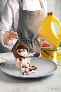 کیک نارگیل که توسط شف الناز عزیزی طبخ و استایل شده و توسط ملیحه دهقان استیج و عکاسی شده به سفارش شرکت زراویل برای محصول روغن ذرت کانولا زر